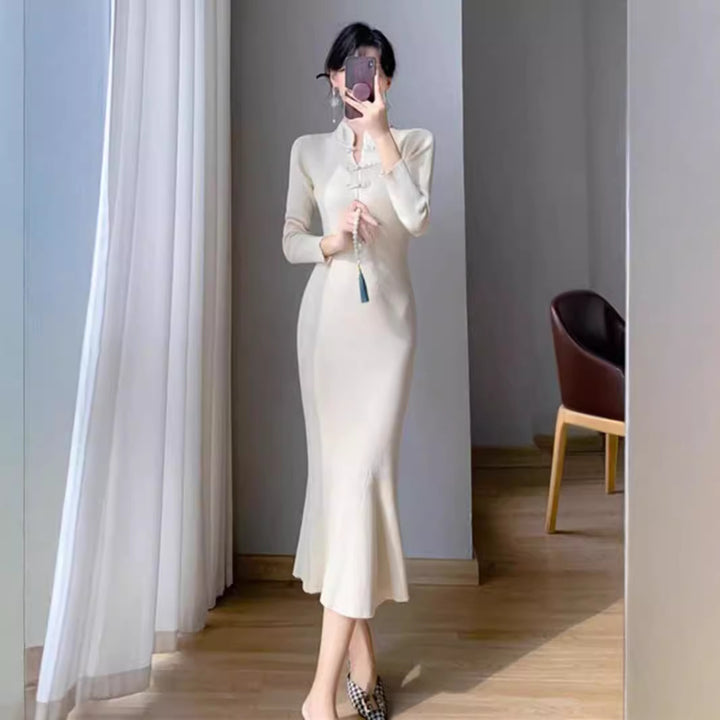 Damen Elegantes Strickkleid mit hohem Kragen und asymmetrischem Saum Drune