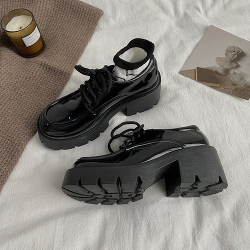 Damen Chunky Schnürschuhe mit robustem Blockabsatz und glänzender Oberfläche Drune