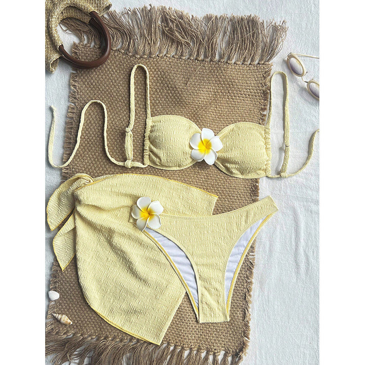 Damen Bandeau-Bikini mit schicker Rüsche und modischem Slip Drune