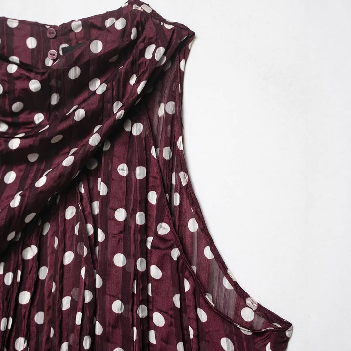 Damen Ärmellose plissierte Chiffonbluse mit Tupfenmuster und Wasserfallkragen Drune