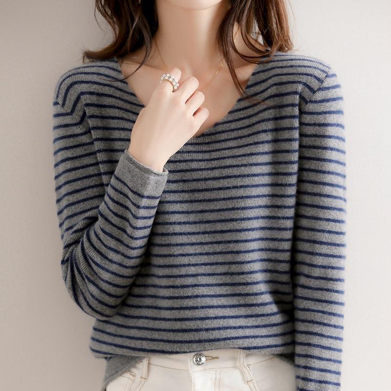 Damen Zarter Streifen-V‑Ausschnittpullover aus feinem Rippstrick mit weichem Fall Drune
