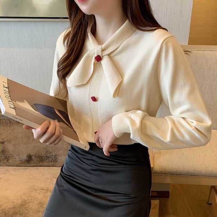 Damen Bluse mit elegantem Schleifenkragen und dekorativen Knopfdetails Drune