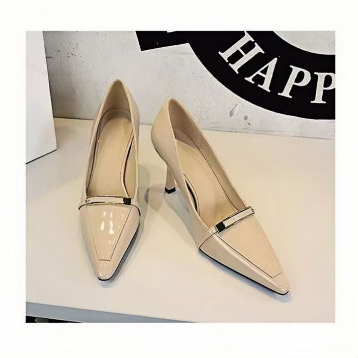 Damen spitz zulaufende Lack‑Pumps mit zierlichem Metallriemen und schlankem Stilettoabsatz Drune