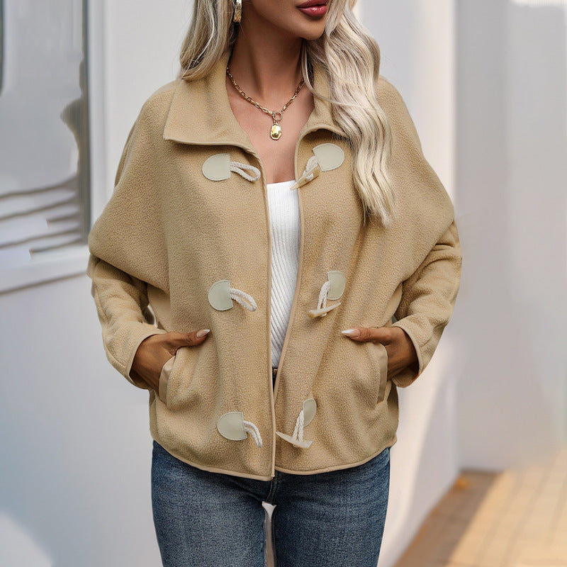 Damen Kurz geschnittene Teddy‑Fleece Jacke mit Knebelverschlüssen Drune