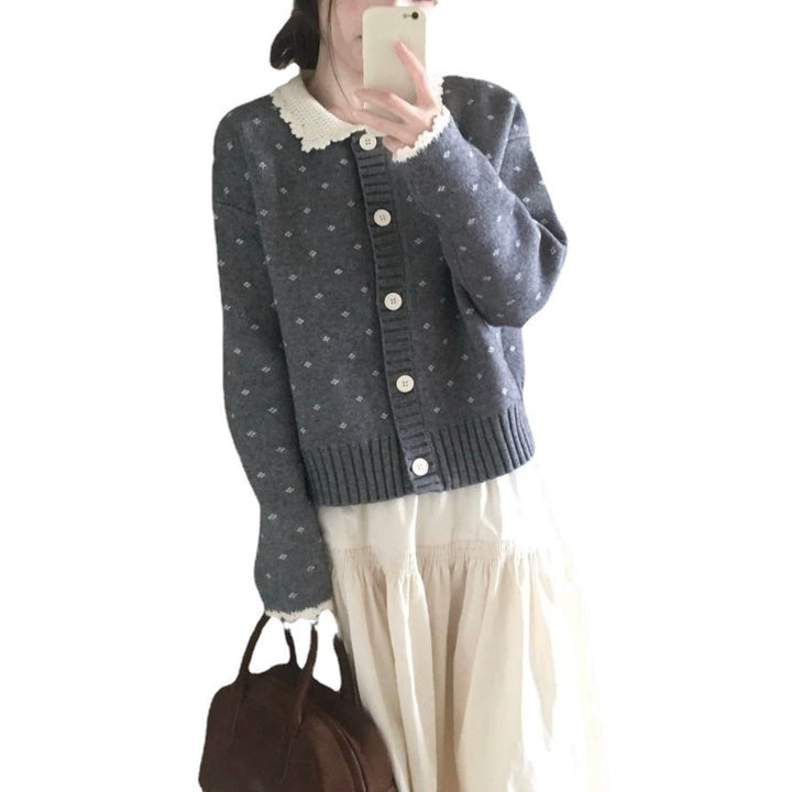 Damen Strickjacke mit Rüschenkragen und Knopfdetails Drune