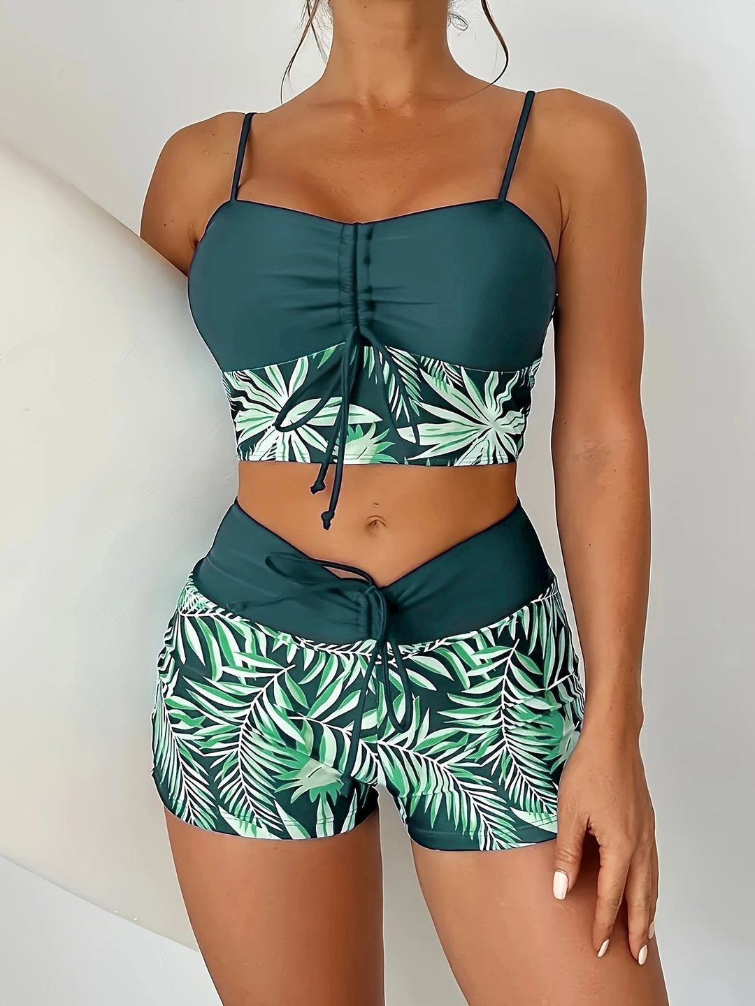Damen Sportliches Bikini-Top mit Shorts Drune