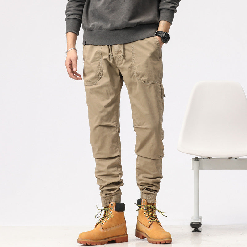 Herren Field-Joggerhose im Military-Workwear-Look mit Ziernähten, aufgesetzten Utility-Taschen und Kordelbund Drune