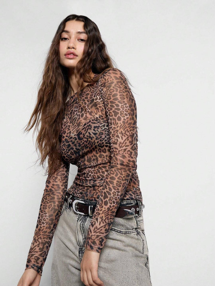 Damen nan figurnahes Netz-Longsleeve mit Leopardenmuster und seitlicher Raffung Drune