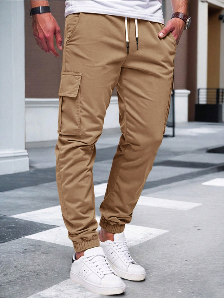Herren nan tapered Freizeit-Cargohose mit aufgesetzten Klapptaschen, Tunnelzugbund und elastischen Beinabschlüssen Drune