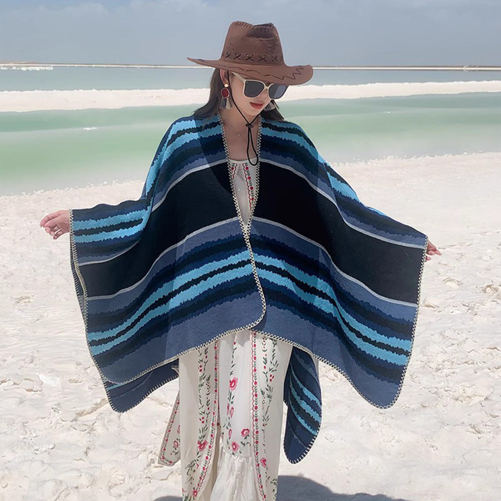 Damen Oversize-Strickponcho mit mehrfarbigem Wellenstreifen und Zierkordkante Drune