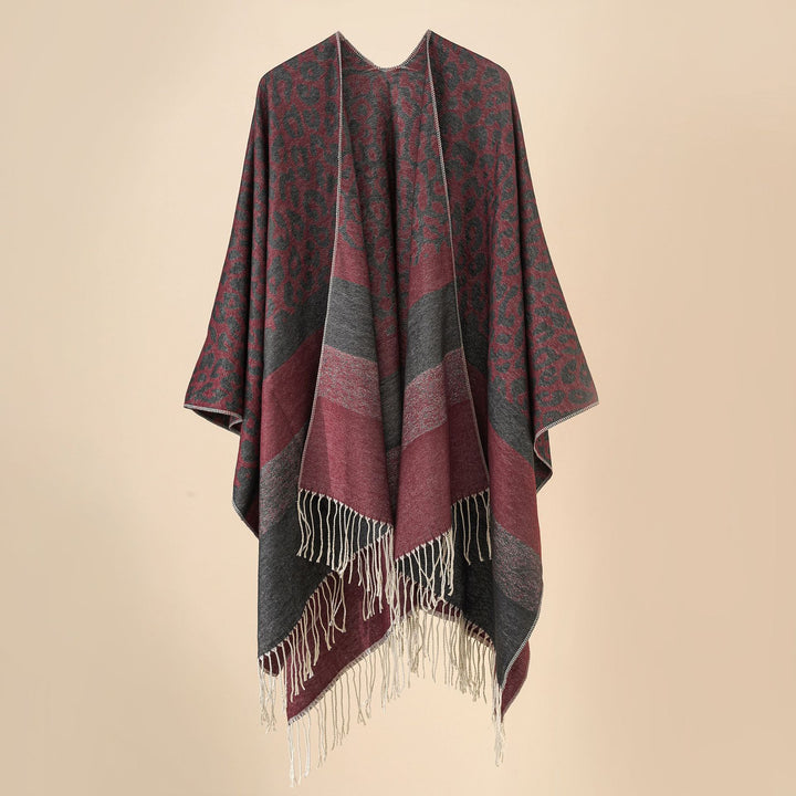Damen Oversize-Ruana mit Leo-Jacquard, Fransen und weichem Wollmix Drune