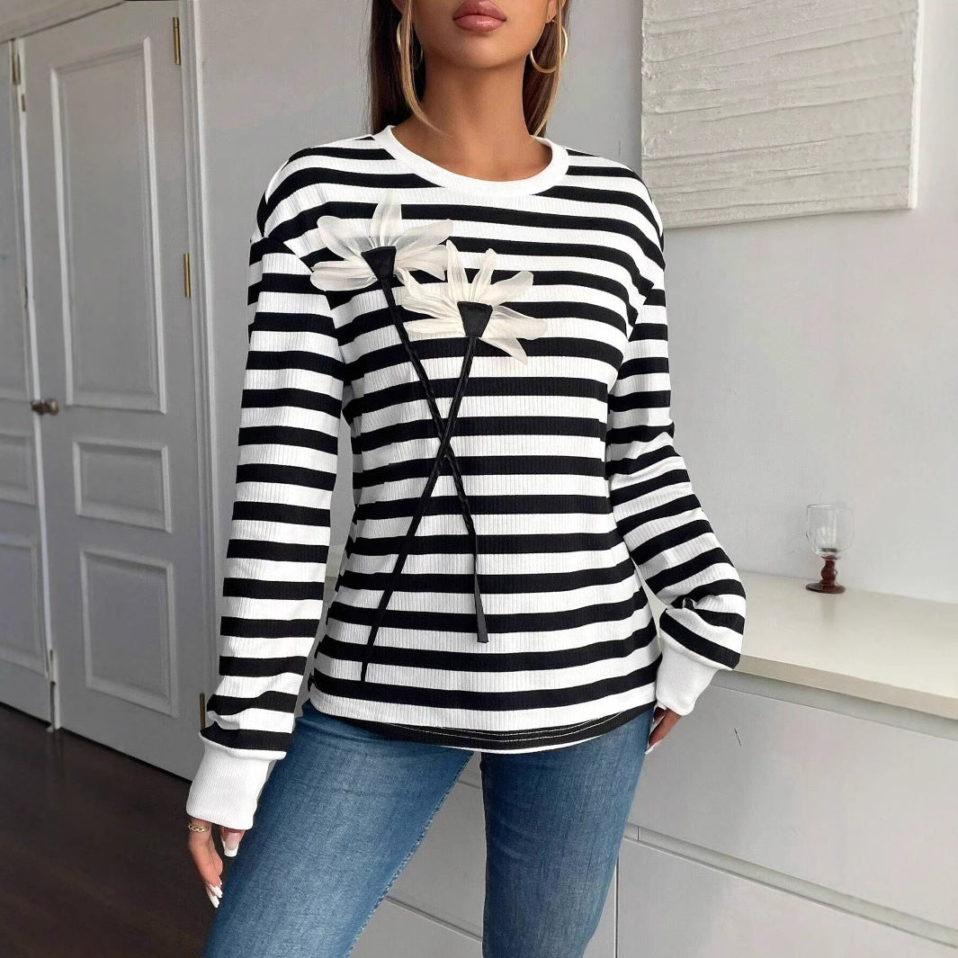 Damen nan gestreiftes Ripp-Langarmshirt mit dreidimensionaler Blumenapplikation und Rundhals Drune
