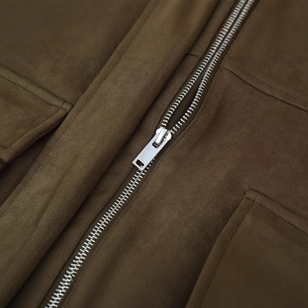 Damen Kurzjacke im Utility‑Stil aus Wildlederoptik mit Stehkragen und Cargo‑Klappentaschen Drune