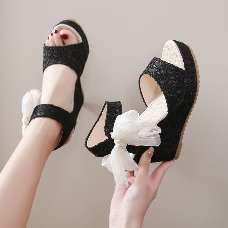 Damen nan romantische Keilabsatz-Sandalette mit Spitzenoptik und Organza-Schleife Drune
