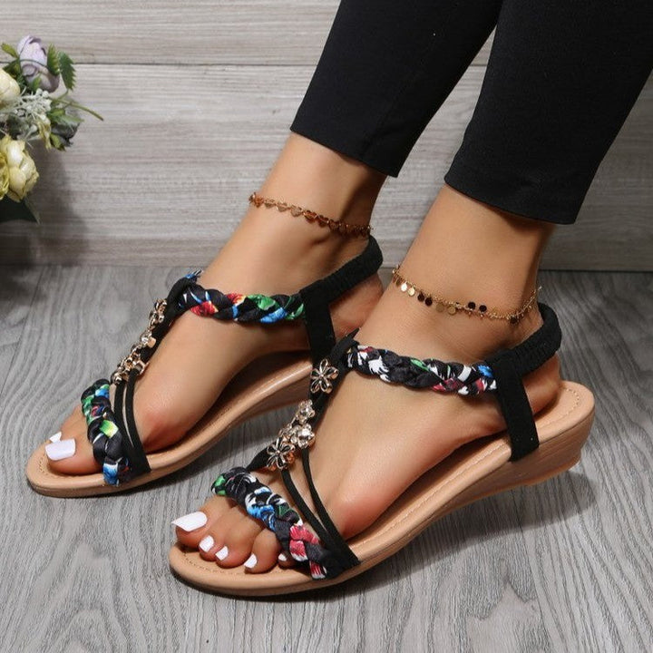 Damen modische Häkelsandalen mit buntem Riemendesign und elegantem Fußbett Drune