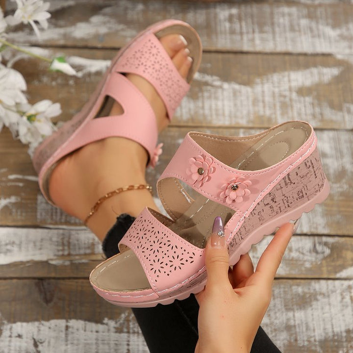 Damen Komfortable Sandalen mit floraler Perforation und ergonomischem Fußbett Drune