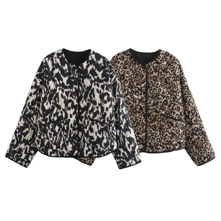 Damen 60+ gesteppte Kurzblousonjacke im Animalprint mit Rundhals und aufgesetzten Taschen Drune