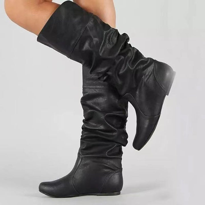 Damen Schlupfstiefel mit gerafftem Schaft und flacher Keilsohle Drune