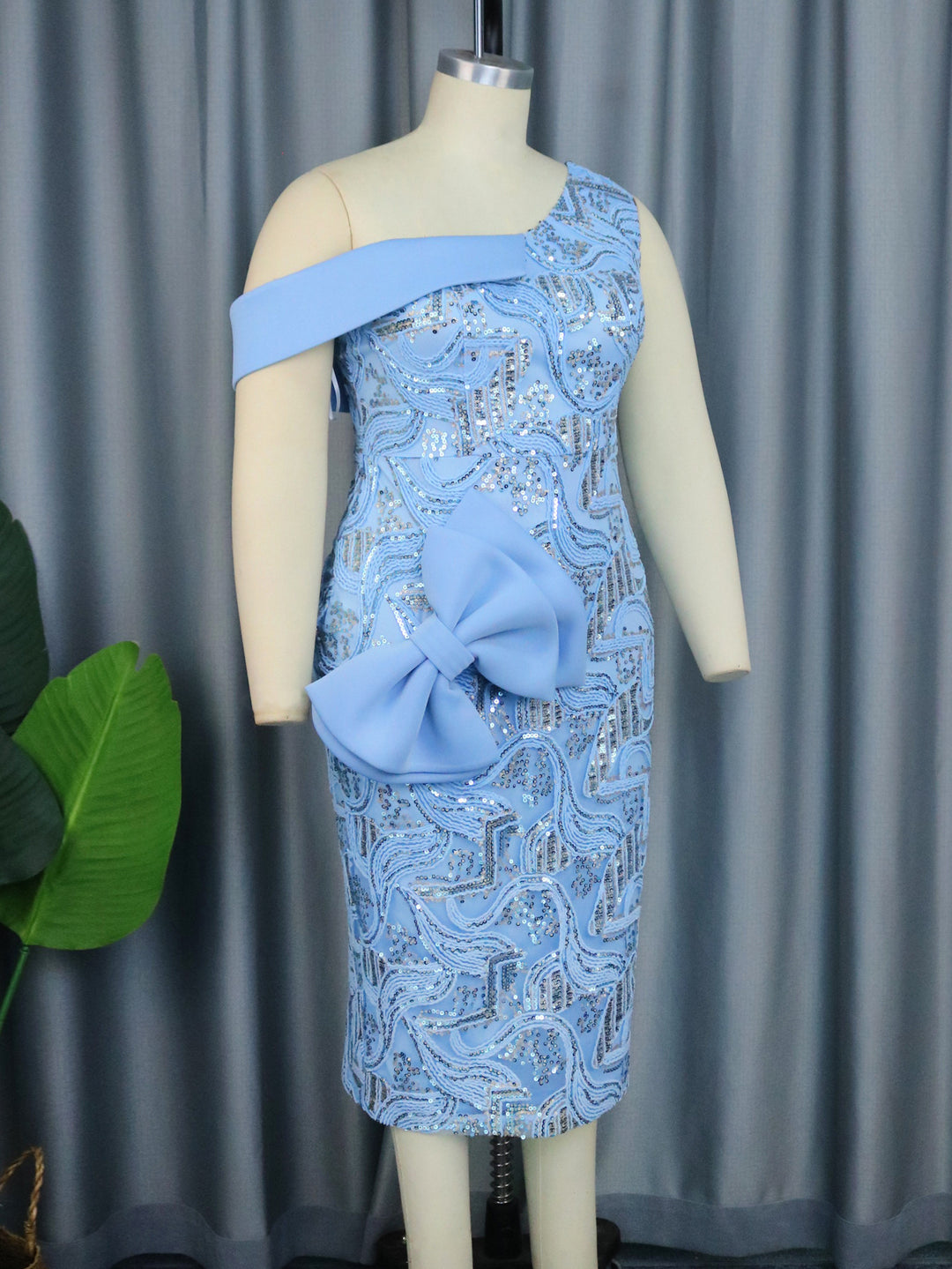 Damen Elegantes Cocktailkleid mit asymmetrischem Design und glitzernden Akzenten Drune