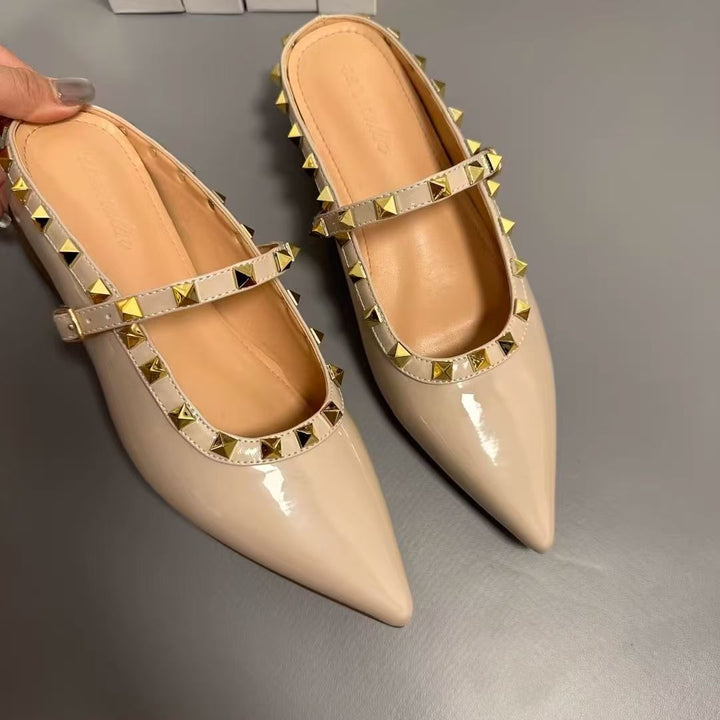 Damen Spitz zulaufende Lack‑Mary‑Jane Ballerina mit gepolstertem Komfortfußbett und Pyramidennieten Drune