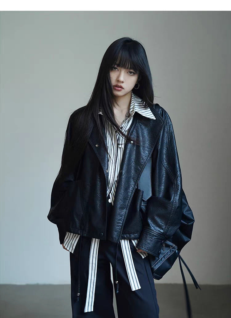 Damen Oversized Bikerjacke aus Kunstleder mit breitem Revers und voluminösen Ärmeln Drune