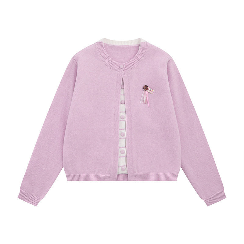 Damen Feinstrick-Cardigan mit Rundhals, verdeckter Knopfleiste und Zierbrosche Drune