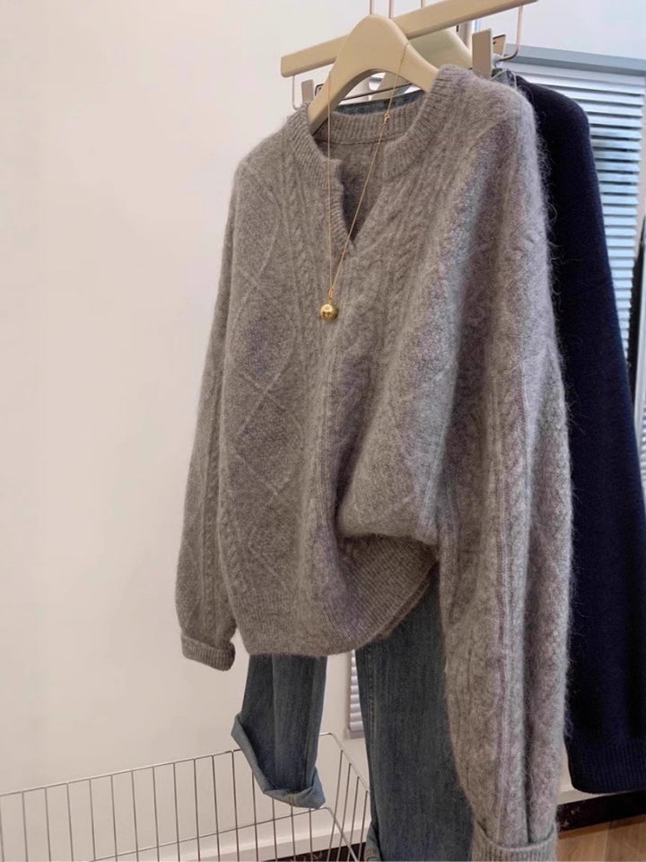 Damen Oversize Mohair-Optik Zopfmusterpullover mit V‑Ausschnitt und überschnittener Schulter Drune