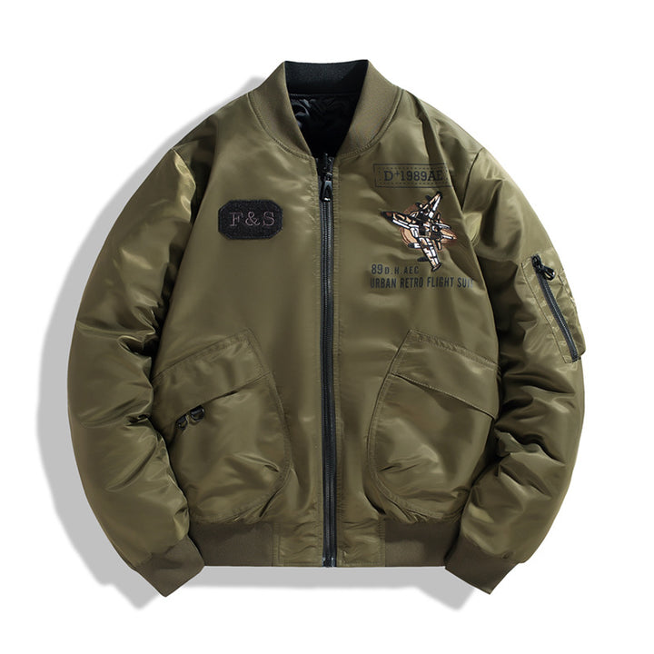 Männliche -isolierte Piloten-Bomberjacke mit gesticktem Flugzeugapplikation und verstärkten Utility-Taschen Drune