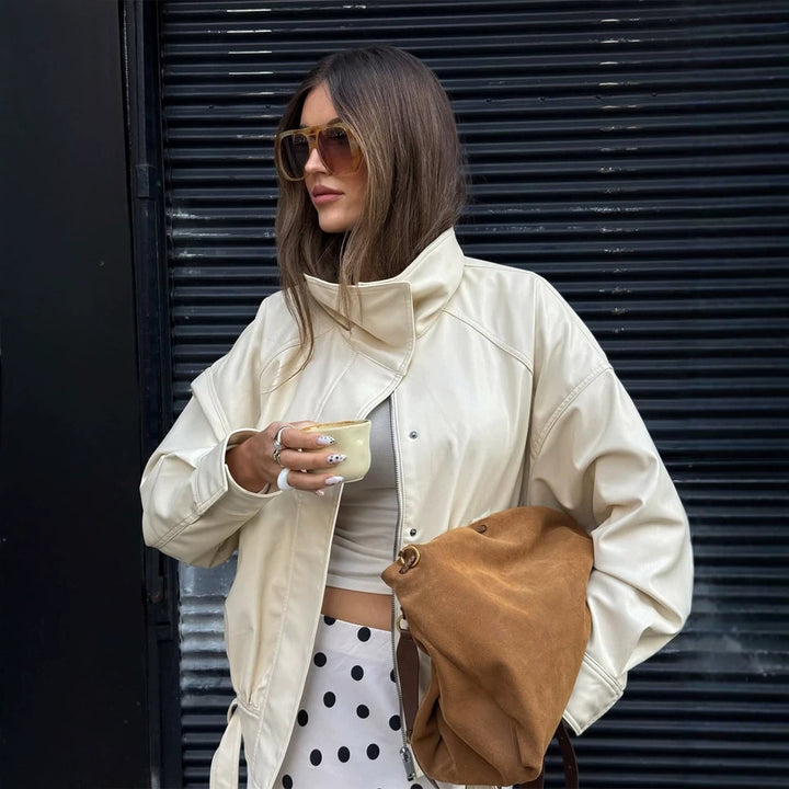 Damen Oversize Kunstlederjacke mit hohem Stehkragen und Tunnelzug Drune