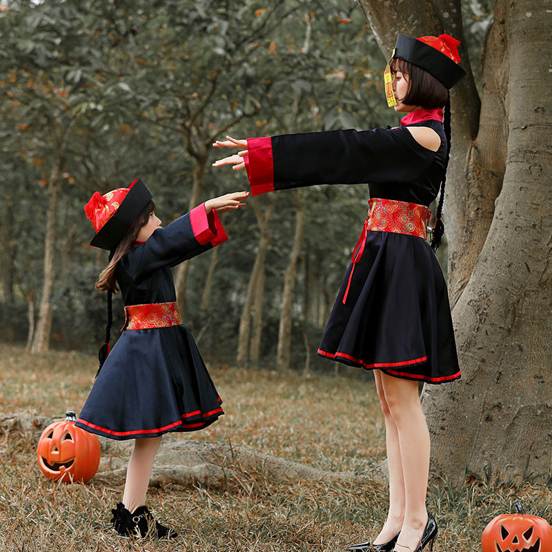 Mädchen traditionelles Kostüm mit floralem Muster Drune