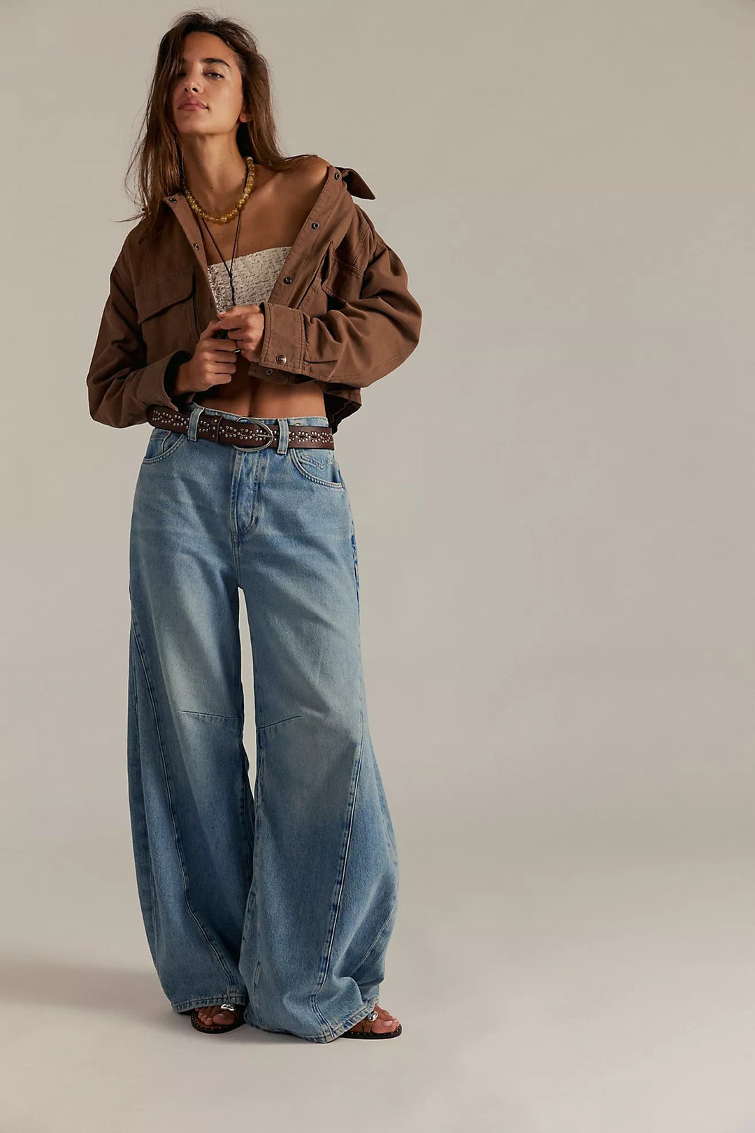 Damen nan kurze Utility-Überwurfjacke mit Druckknopf-Front und aufgesetzten Pattentaschen Drune