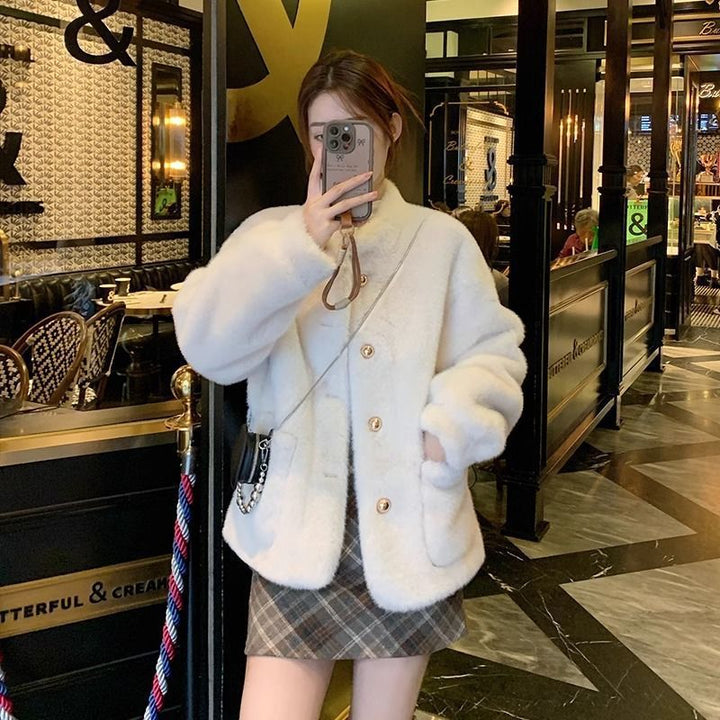 Damen Flauschige Jacke mit goldenen Knöpfen Drune