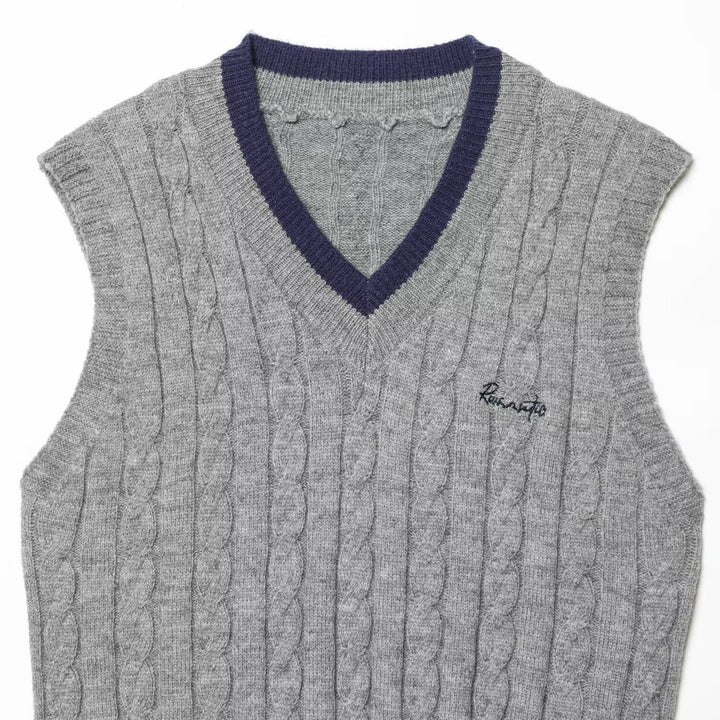 Damen Strickweste mit V-Ausschnitt und klassischem Kabelstrickmuster Drune