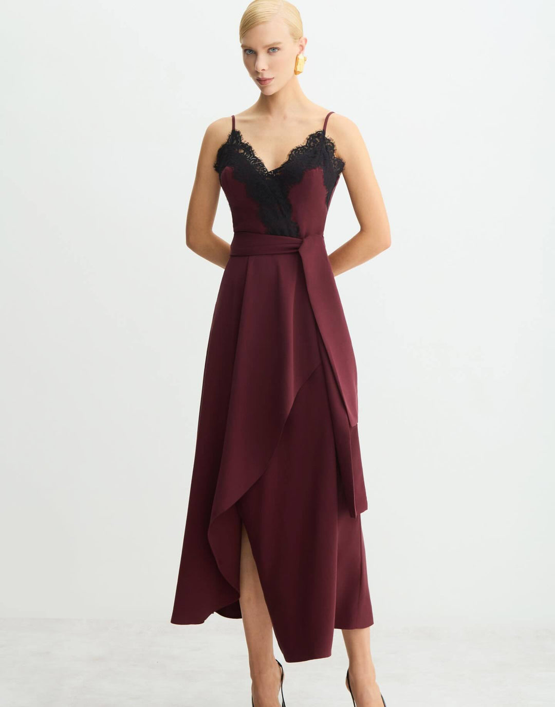 Damen Maxikleid mit Spitzenbesatz und seitlichem Schlitz Drune