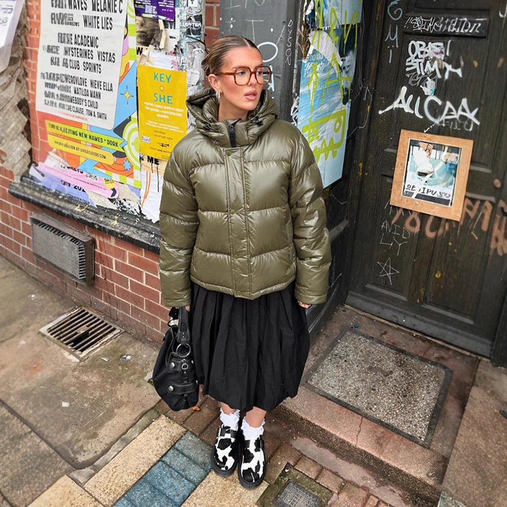 Damen Kurze glänzende Steppjacke mit Kapuze und boxy Silhouette Drune