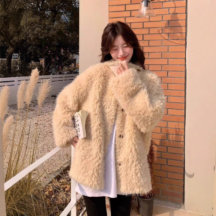 Damen Kurzmantel aus Teddyfleece mit Oversize‑Schnitt Stehkragen und Pattentaschen Drune