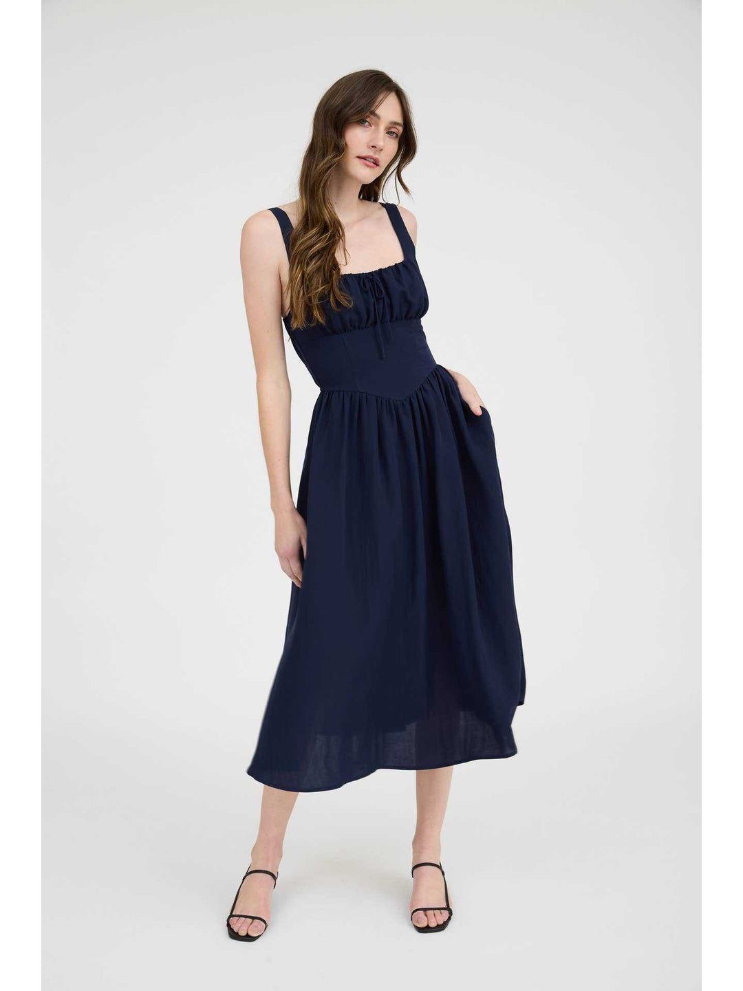 Damen elegante Sommermittelkleid mit tiefem Ausschnitt und praktischen Taschen Drune