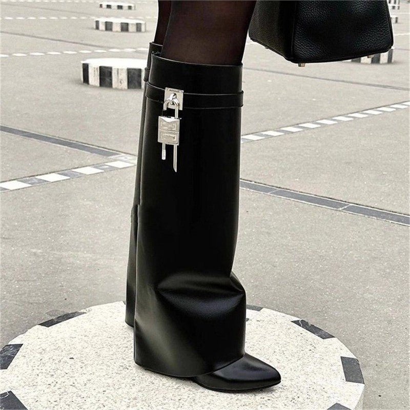 Damen kniehohe Lederstiefel mit spitzer Zehenform, flachem Absatz und seitlichem Schnallenverschluss Drune