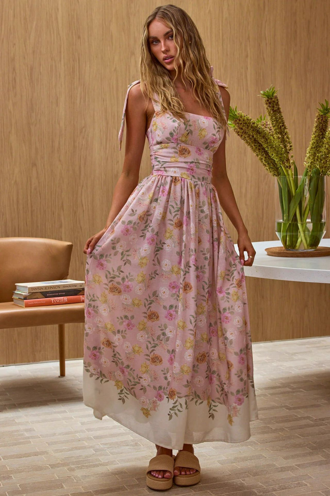 Damen Maxikleid mit floralen Akzenten und verstellbaren Spaghettiträgern Drune