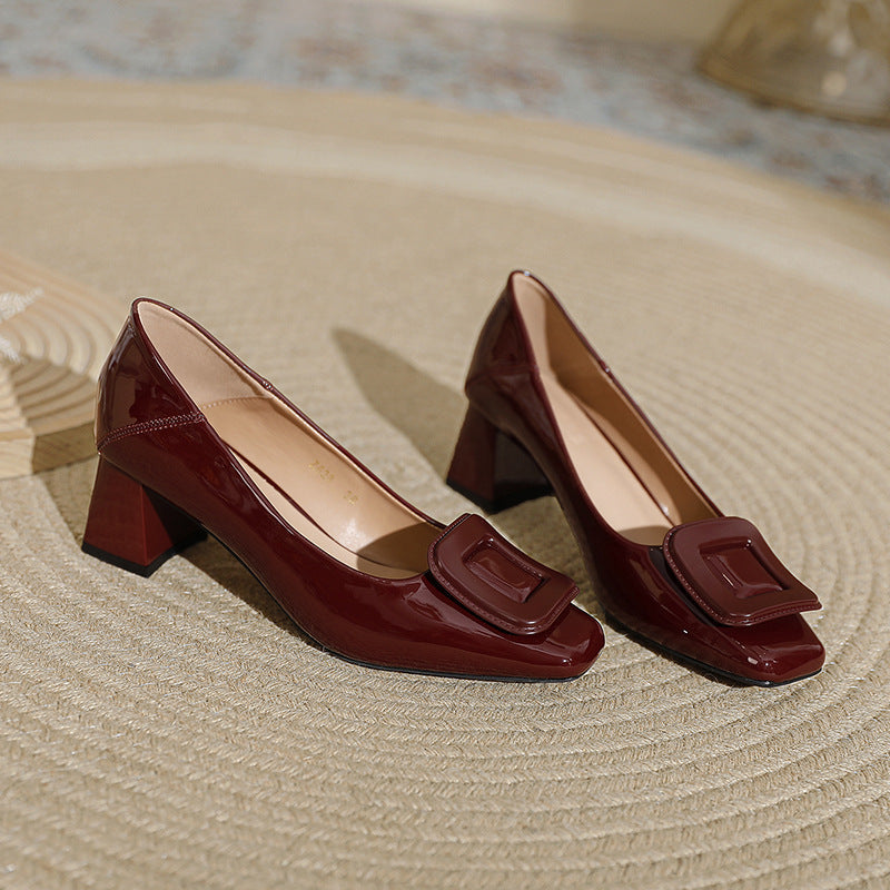 Damen elegante Lackleder-Pumps mit komfortablem Blockabsatz und dekorativer Schnalle Drune