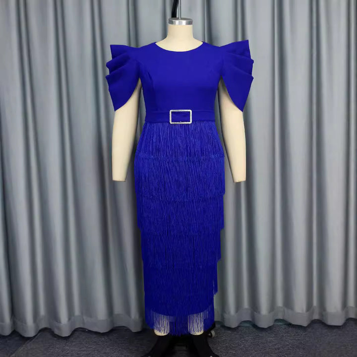 Damen Glamouröses Abendkleid mit voluminösen Rüschenschultern und Fransen Drune