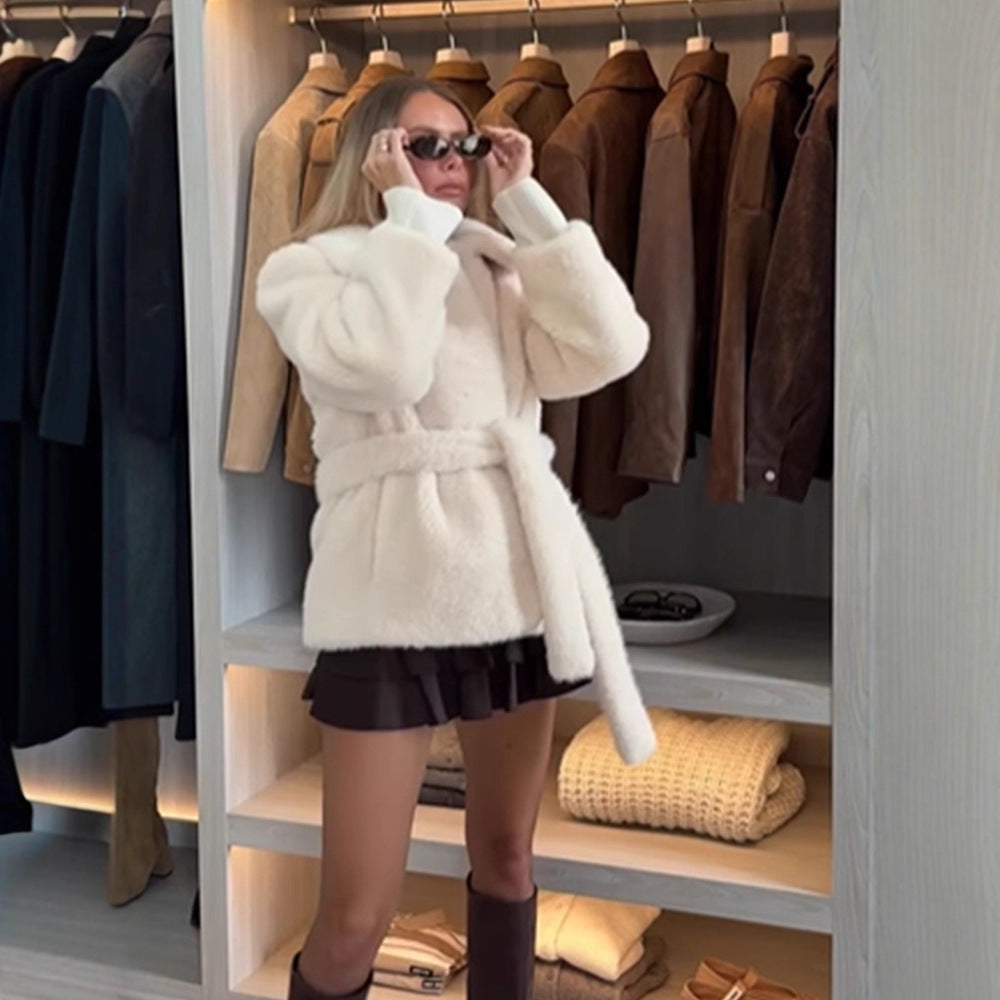 Damen Kurzjacke aus Teddy-Fauxfur mit Oversize-Kragen und Eingrifftaschen Drune