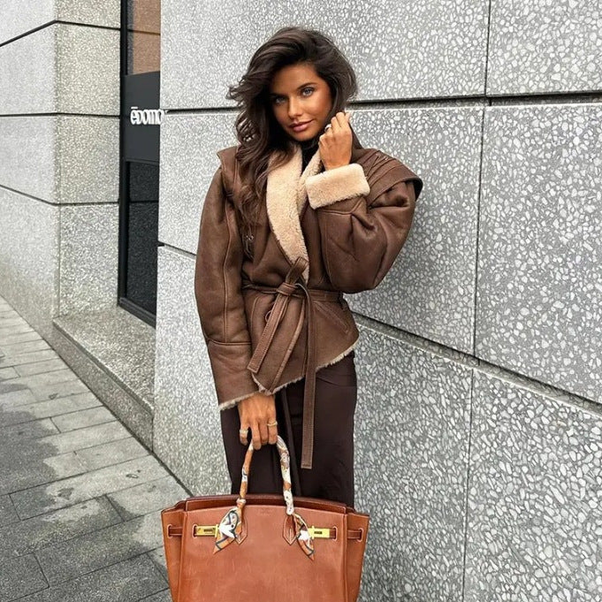 Damen modische Kunstlederjacke mit luxuriösem Kunstfellkragen und eleganter Taillierung Drune