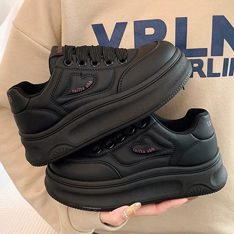Damen Plateau-Sneaker im minimalistischen Chunky-Look mit skulpturierter Wedgesohle Drune
