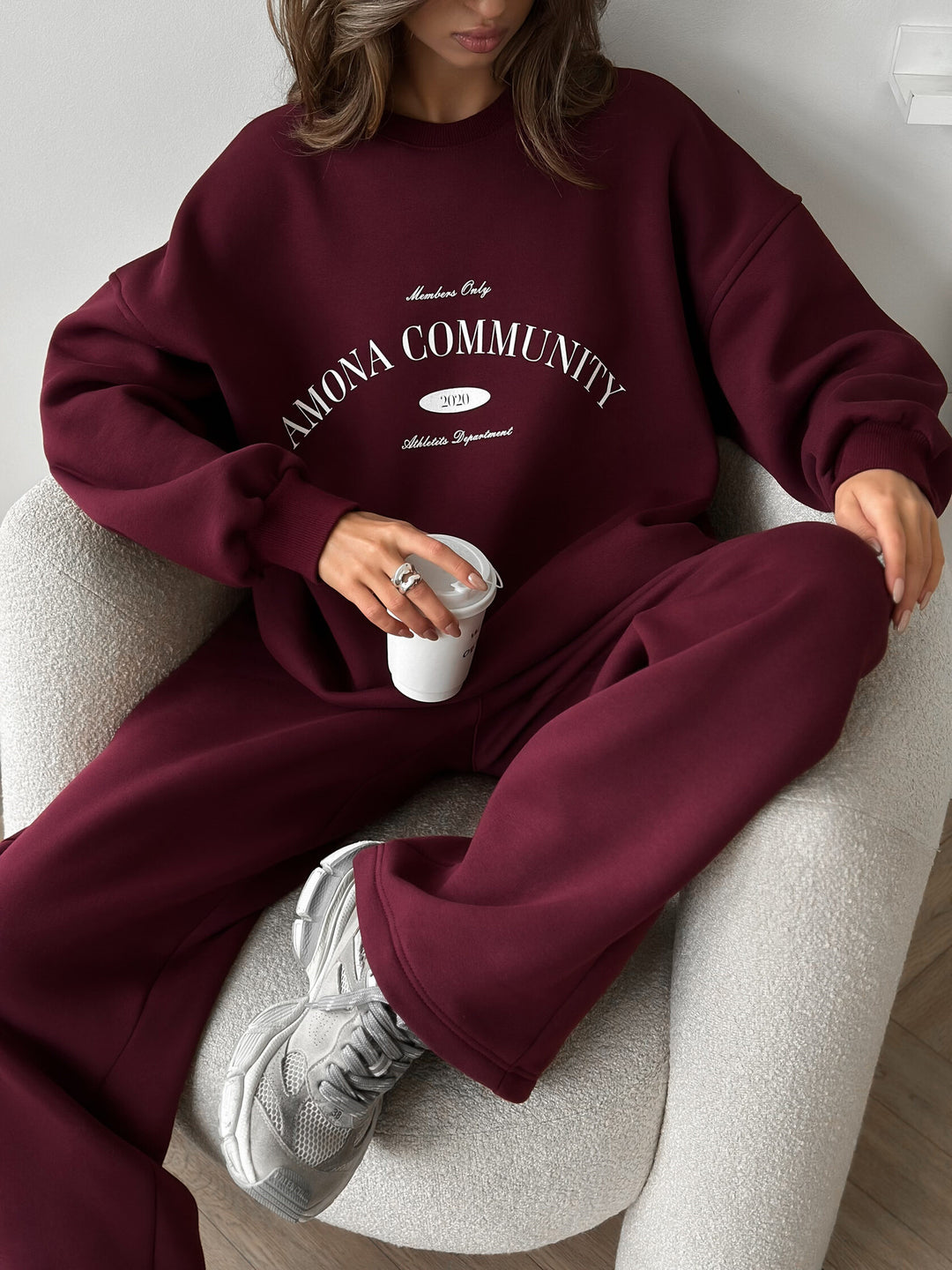 Damen weiches Oversize-College-Sweatshirt und hochgeschnittene weite Jogginghose Drune