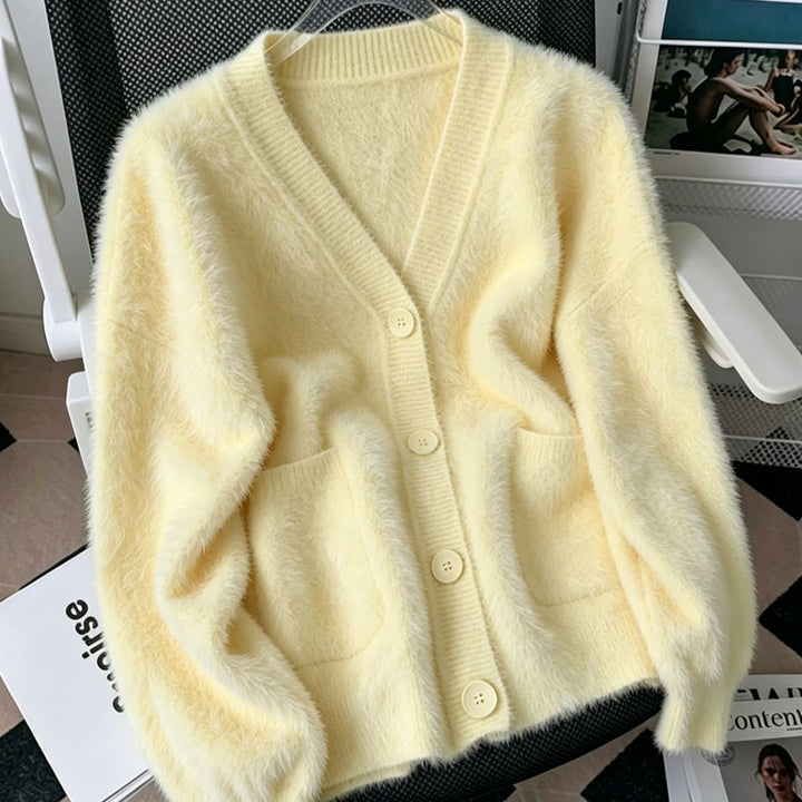 Damen Fluffy-Cardigan mit tiefem V-Ausschnitt, gerippter Knopfleiste und Eingrifftaschen Drune