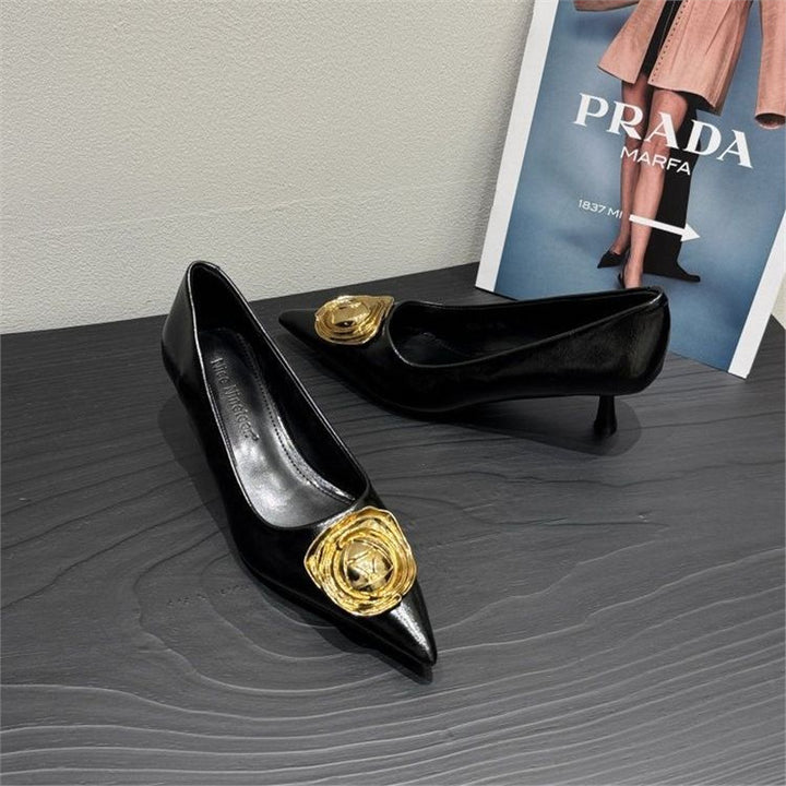 Damen Spitz zulaufende Pumps mit Metallic-Optik und Rosetten-Applikation Drune