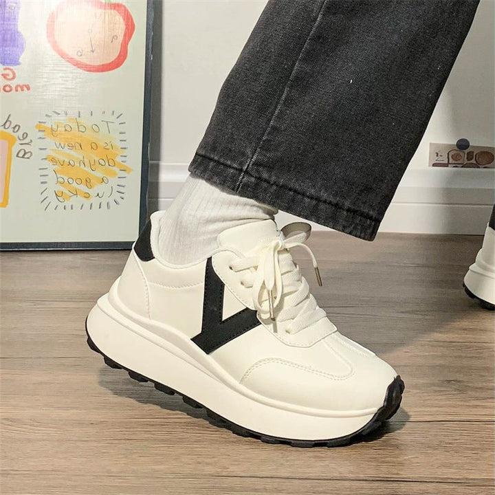 Damen Plateau-Sneaker mit kontrastierendem V-Design, dicker Profilsohle und gepolstertem Komfortkragen Drune