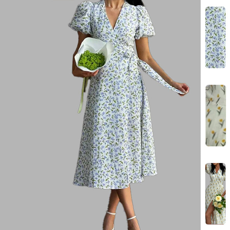 Damen Wickelkleid mit voluminösen Puffärmeln und floralen Verzierungen Drune