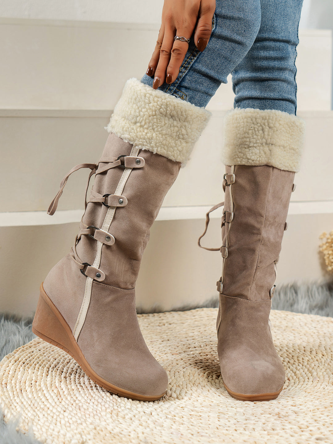 Damen Wedge-Stiefel mit kuscheligem Innenfutter und modischem Schnürdesign Drune